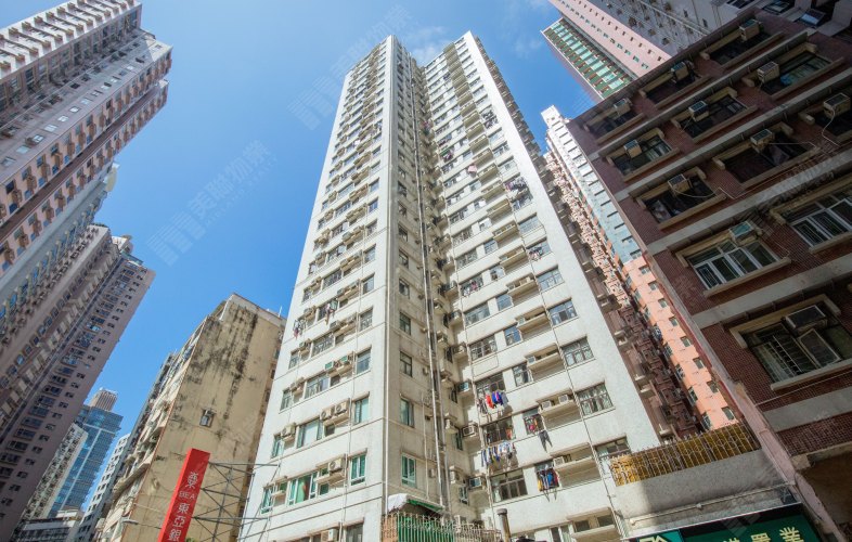般咸道嘉富大廈783實呎戶  上車客施政前夕加快入市 斥約1,358萬元成交
