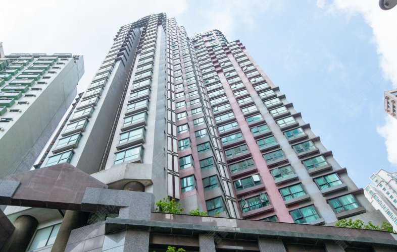 西半山蔚庭轩290实呎户  上车客斥668万元意头价承接 1997年货升值约1.6倍