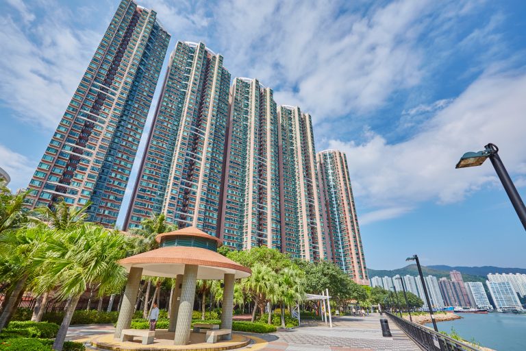 憧憬樓市向好 分支家庭斥880萬元承接青衣灝景灣684實呎戶 原業主持貨23年 帳面獲利「6球」