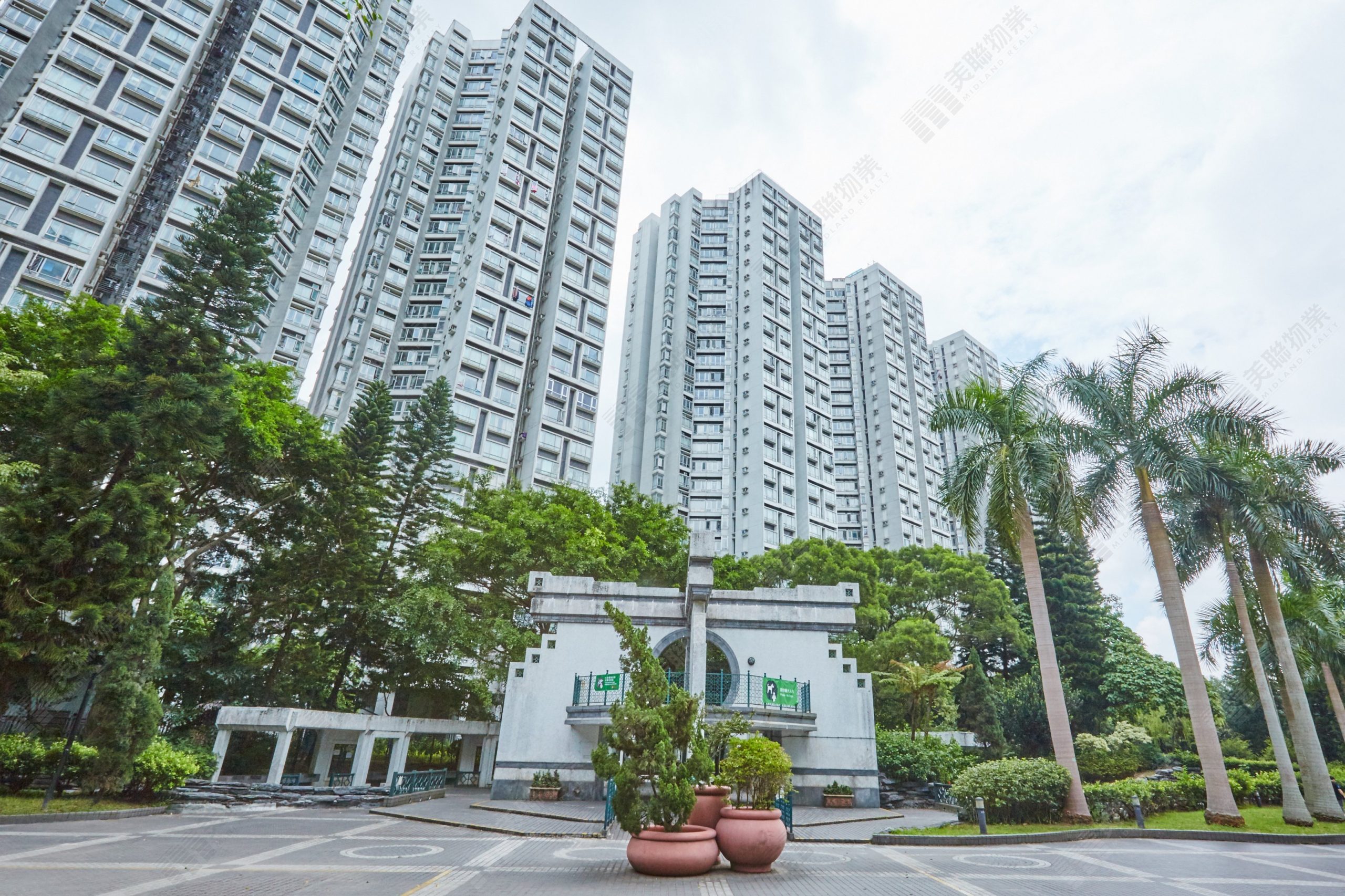 公司客“零议价”承租蓝田丽港城海景3房户 月租2.3万元 实用呎租约30.7元