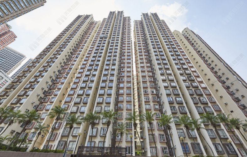 西区嘉辉花园录本月首宗成交  221实呎户获上车客480万元承接 2010年货升值近1.6倍