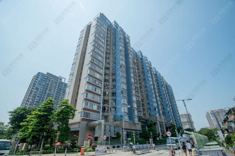 新婚上车客急上车 即睇即还价 斥410万元承接元朗原筑480实呎户 原业主为换楼 持货8年轻微损手离场