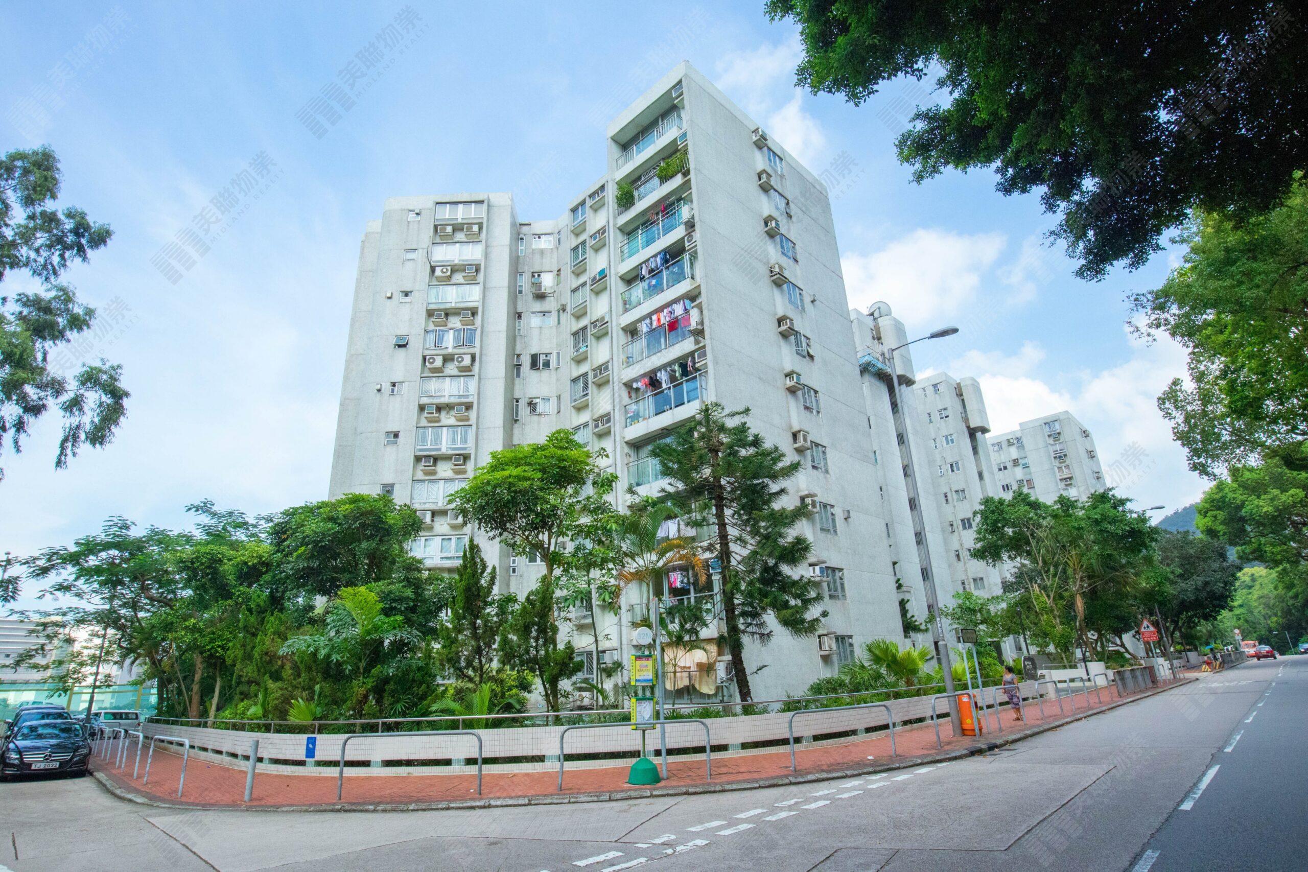 市况不明朗 买家暂时买转租观望后市 毕架山花园实用905呎户连车位 月租2.8万元获承租