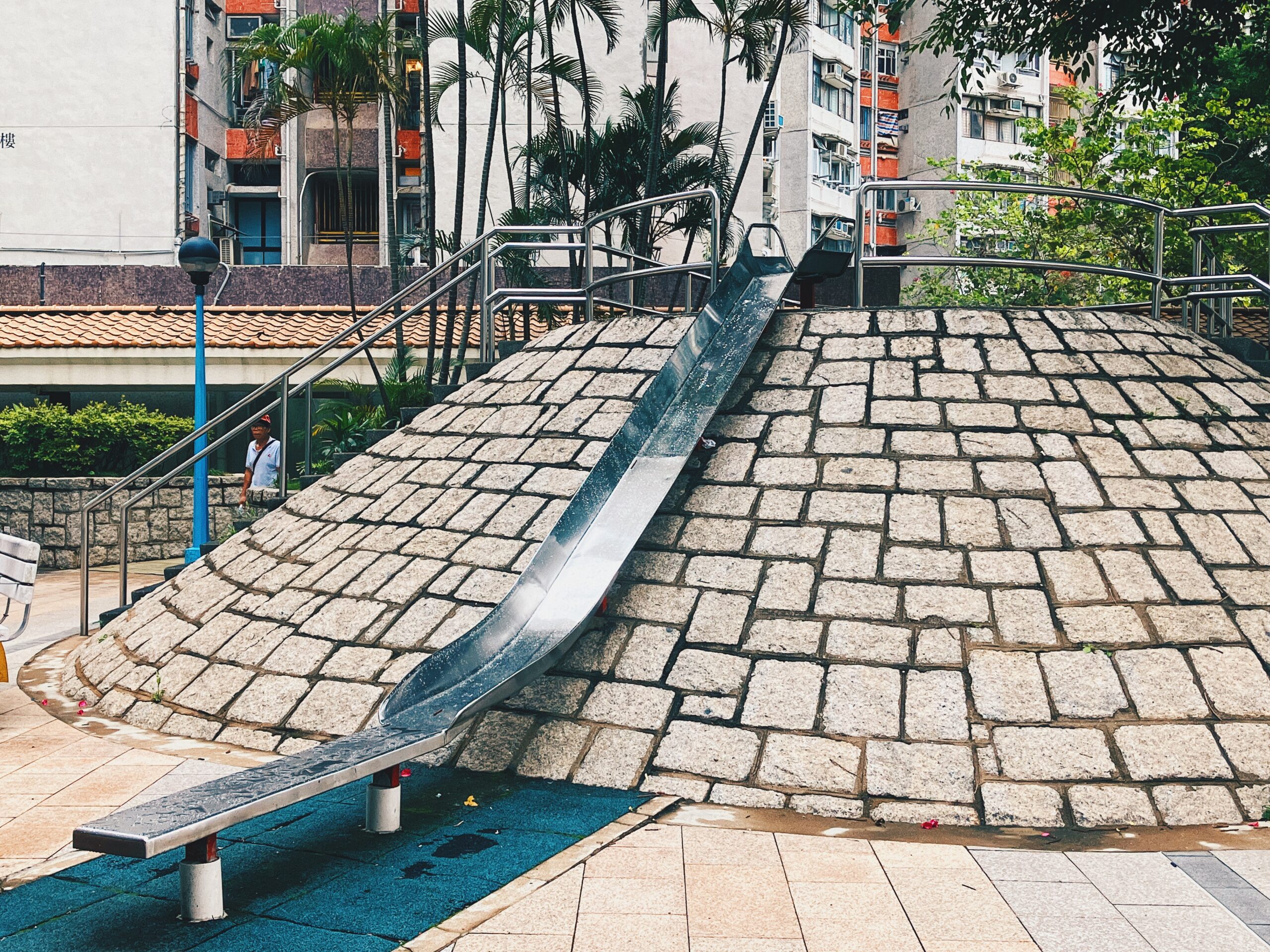 【香港公屋】九龍灣彩霞邨 難得保留中式庭園水池設計