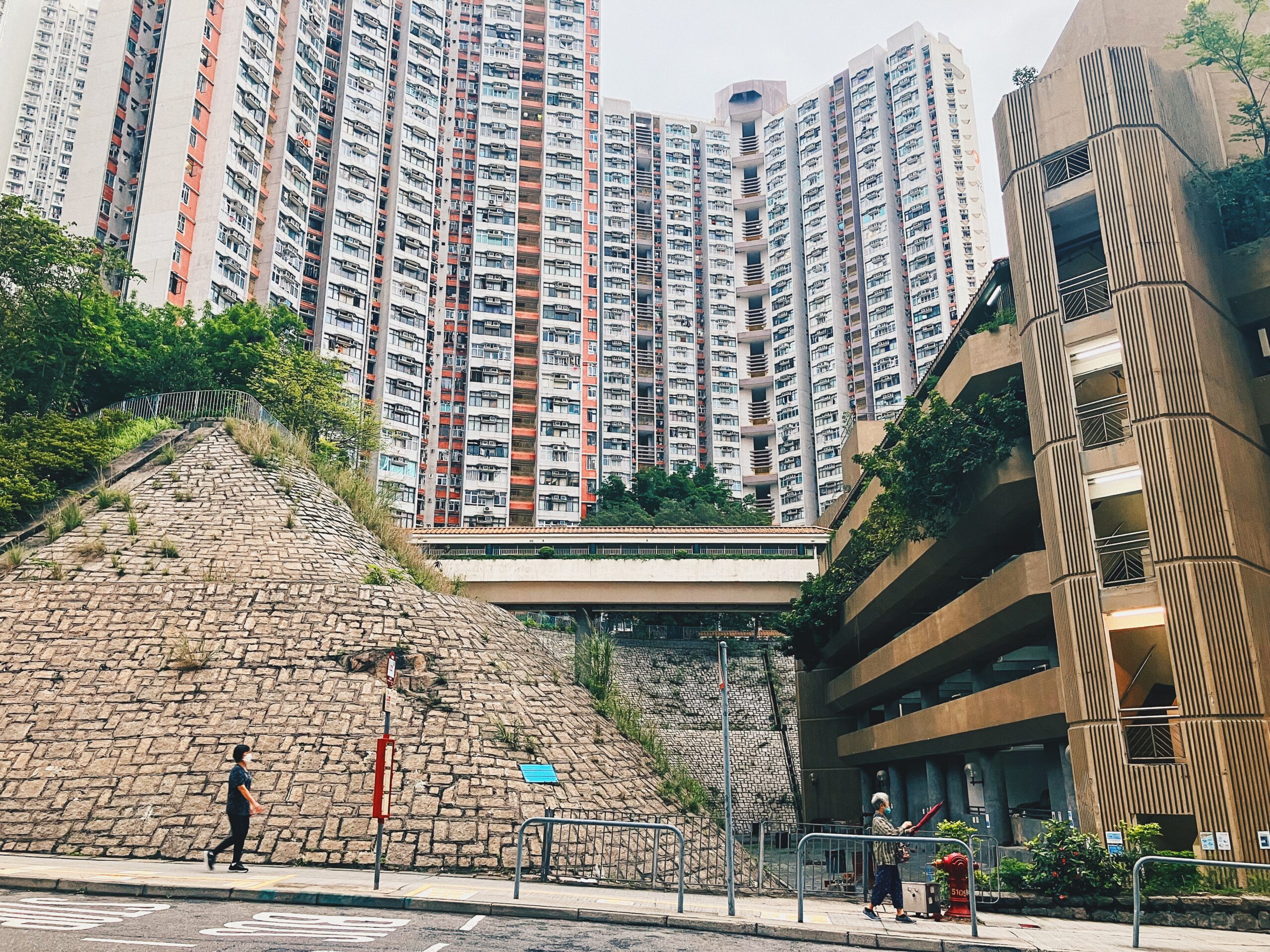 【香港公屋】九龍灣彩霞邨 難得保留中式庭園水池設計