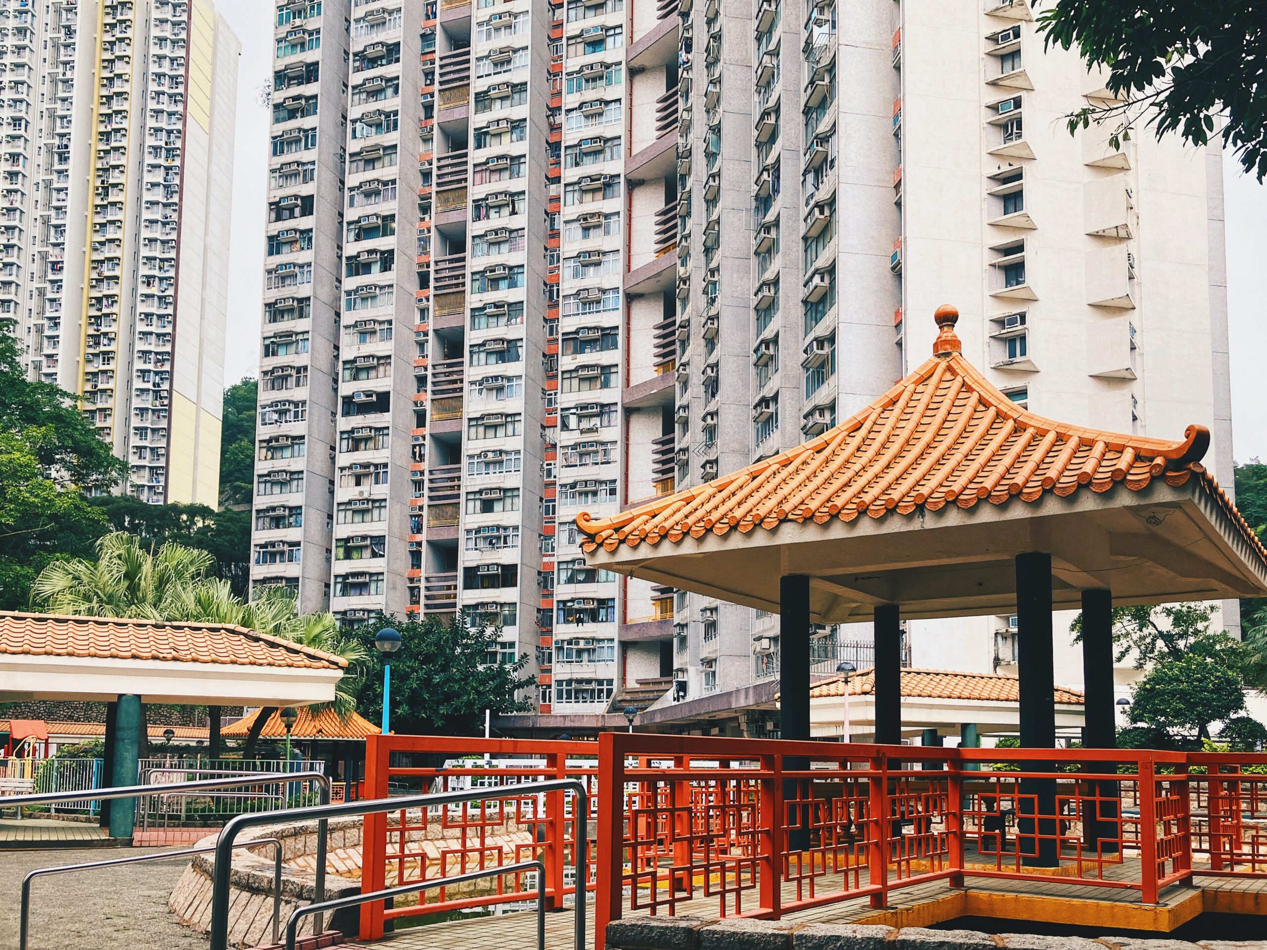 【香港公屋】九龙湾彩霞邨 难得保留中式庭园水池设计