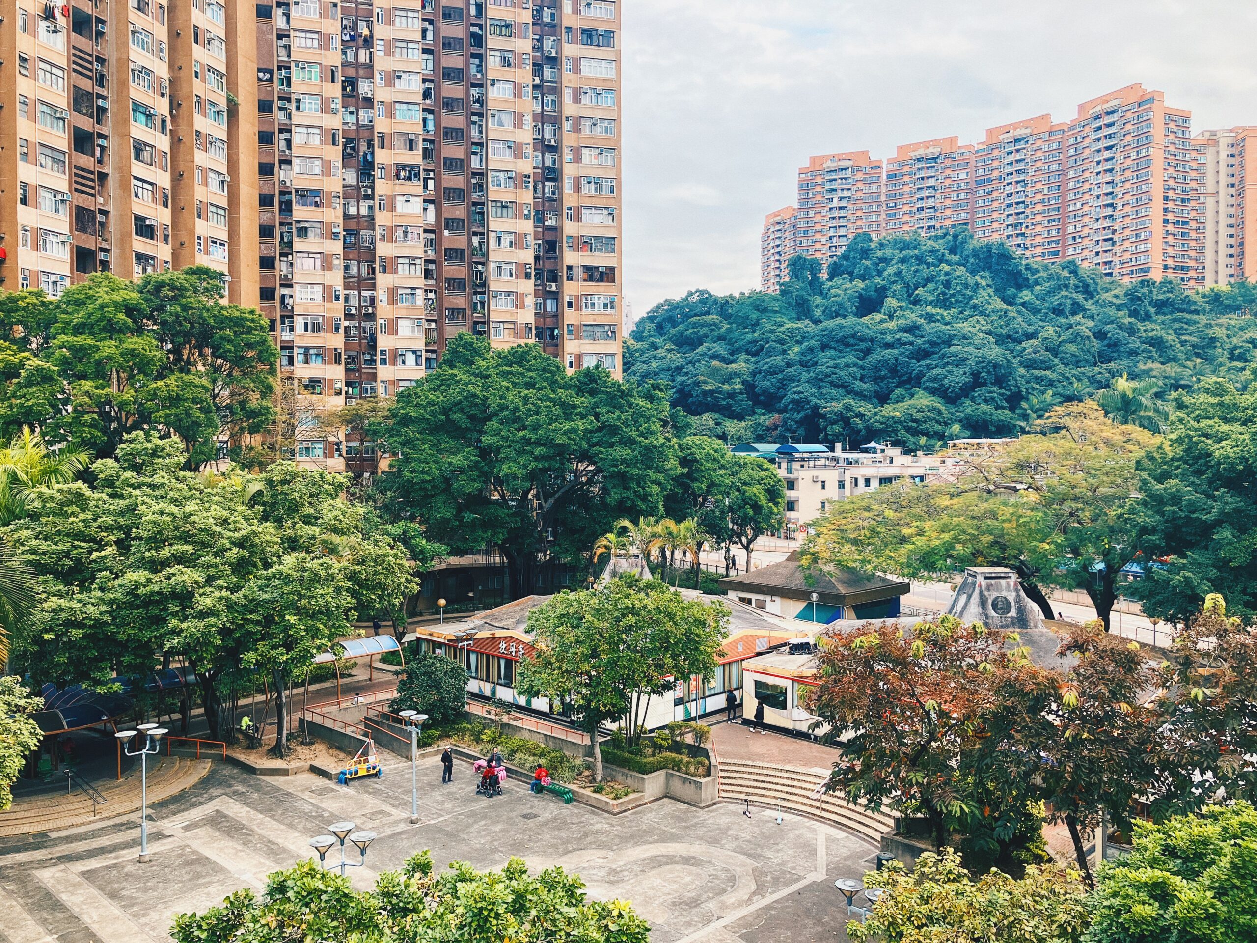 【香港公屋】大圍顯徑邨 設計走80年代流行歐洲風格