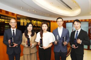 Midland Realty and Midland IC&I have reached new heights with their Digital Ecosystem, shining bright at the prestigious DigiZ Awards—the pinnacle of digital marketing—by sweeping six major honors (2 Gold, 2 Silver, and 2 Bronze). This once again demonstrates the Group's leading strength in PropTech and digital marketing. Angela Wong, Deputy Chairman of Midland Holdings (third from right), alongside Alexander Wong (second from right), Executive Director of Legend Upstar Holdings Limited, Elsa Chan (fourth from right), Chief Marketing & Innovation Officer of Midland Holdings, Vincent Ho (fifth from right), Assistant Director of Innovation & Technology of Midland Realty, and Abraham Wu (first from right), Associate Senior Manager of Group Performance Marketing of Midland Realty, captured the moment together to celebrate this remarkable achievement.